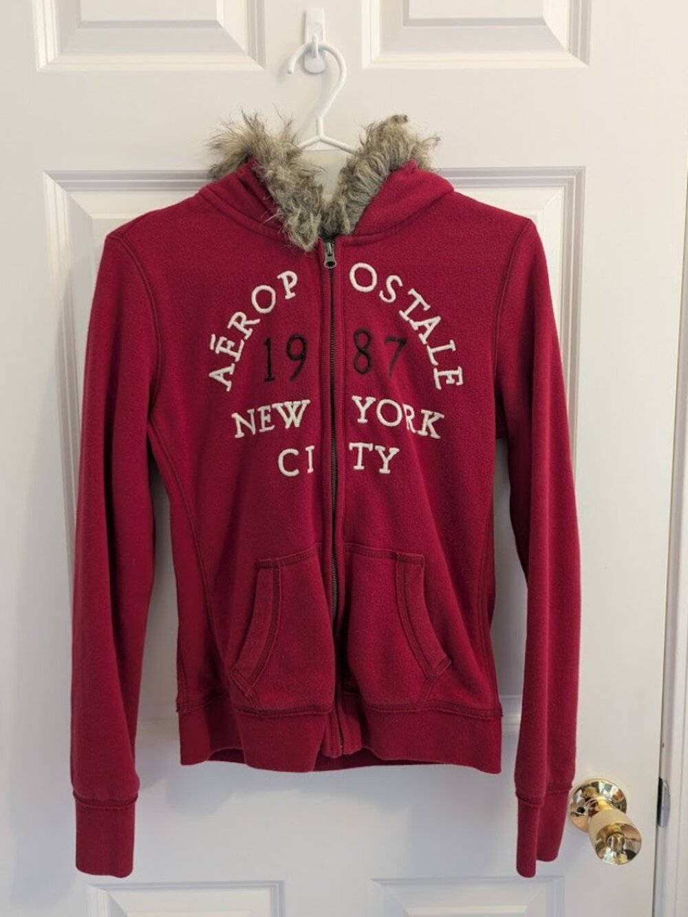 Y2K Vintage Aéropostale red full-zip hoodie with a faux-fur-trimmed hood